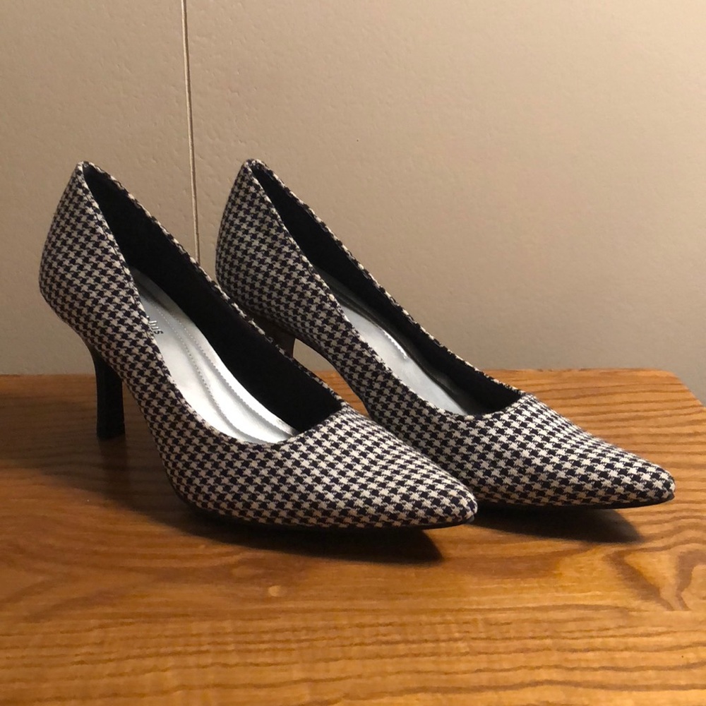 Black and white hornstooth heels